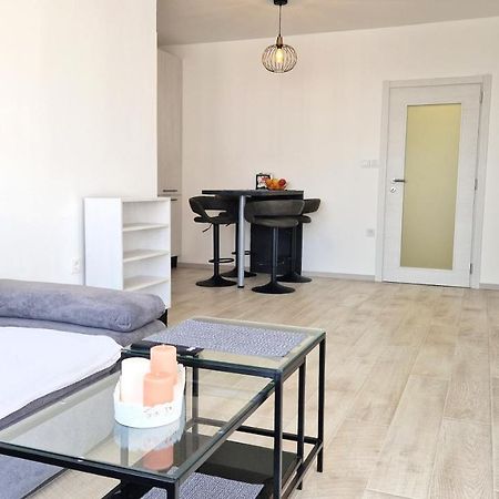 Apartment Lana Krk Town Esterno foto