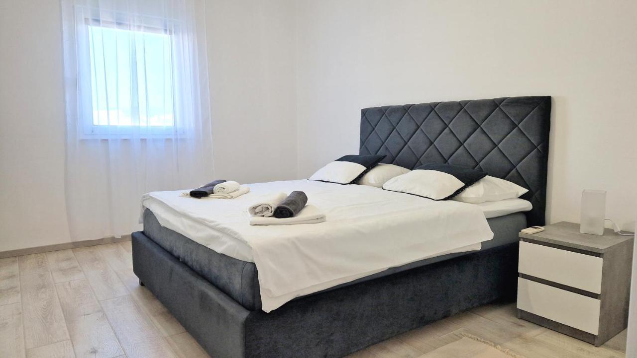 Apartment Lana Krk Town Esterno foto