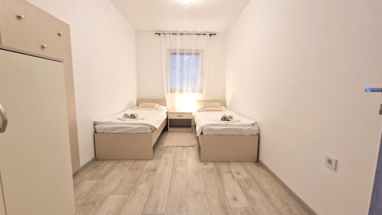 Apartment Lana Krk Town Esterno foto